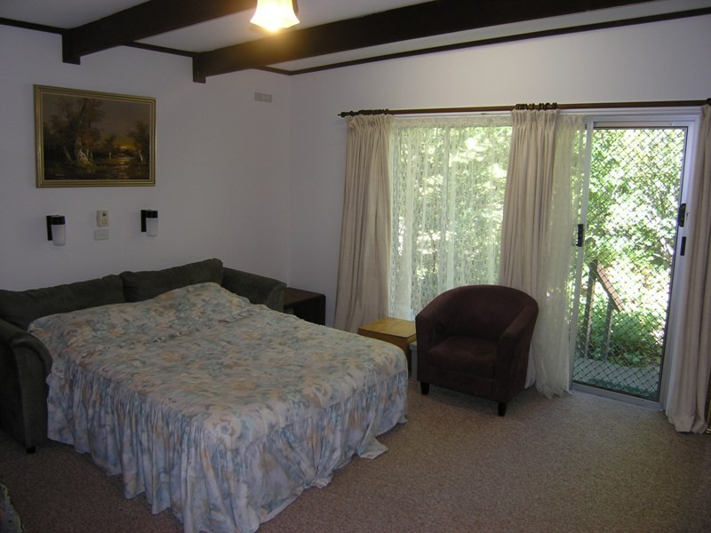 12 Showers Avenue, Bright VIC 3741