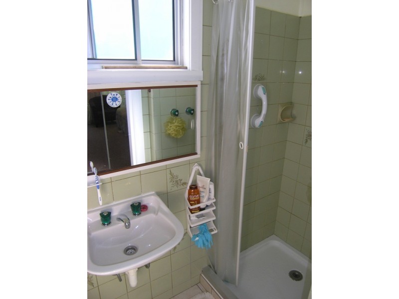 12 Showers Avenue, Bright VIC 3741