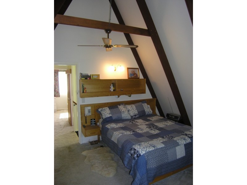 12 Showers Avenue, Bright VIC 3741