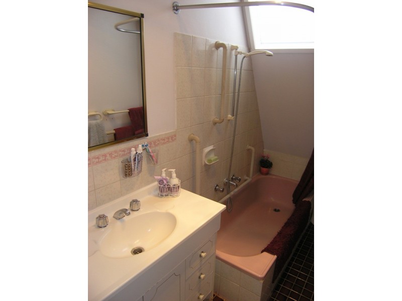 12 Showers Avenue, Bright VIC 3741