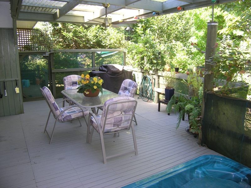 12 Showers Avenue, Bright VIC 3741