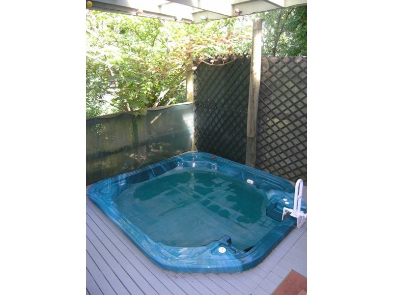 12 Showers Avenue, Bright VIC 3741