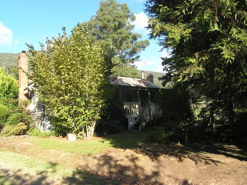 27 School Road, Wandiligong VIC 3744