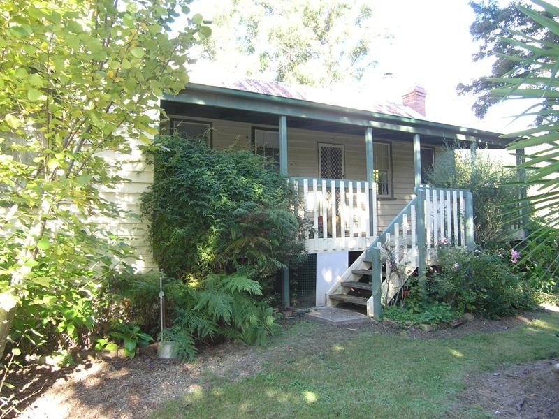 27 School Road, Wandiligong VIC 3744