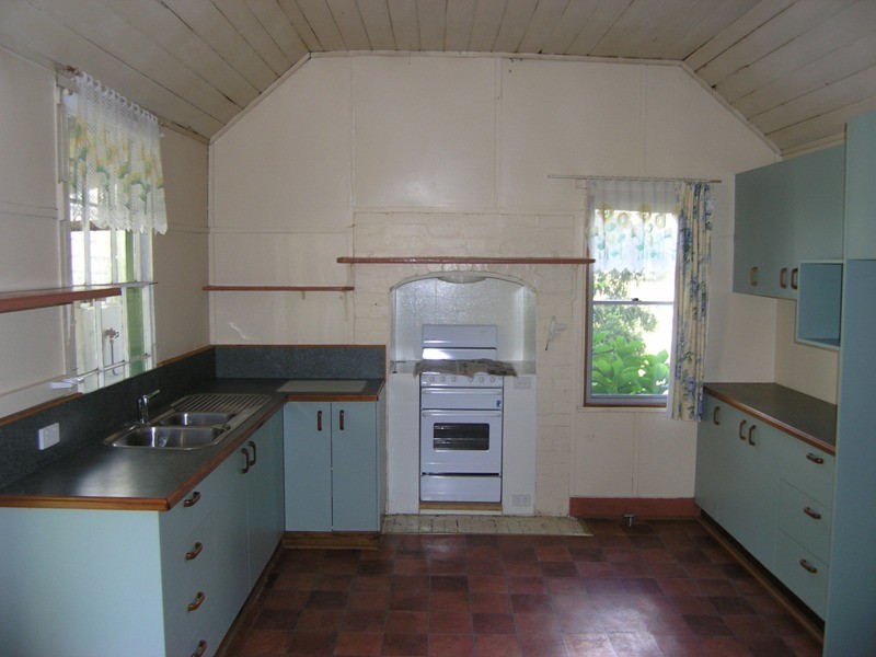 27 School Road, Wandiligong VIC 3744