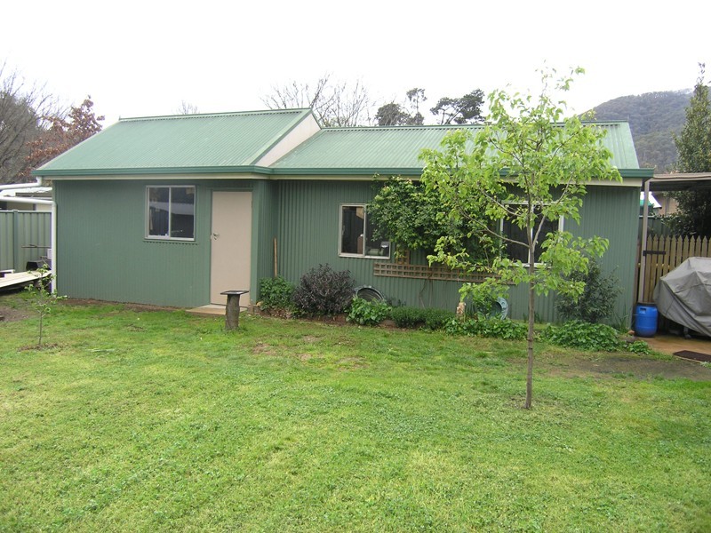 9 Thompson St, Bright VIC 3741
