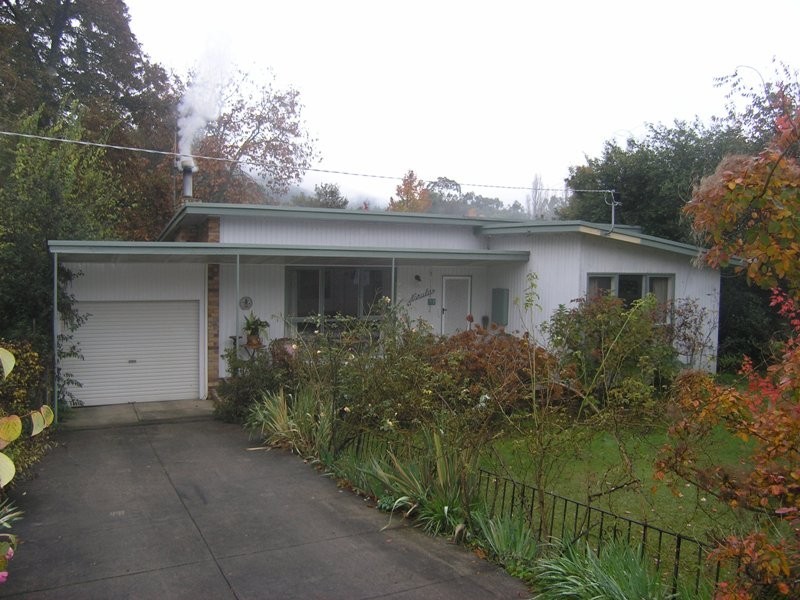 77 Gavan Street, Bright VIC 3741