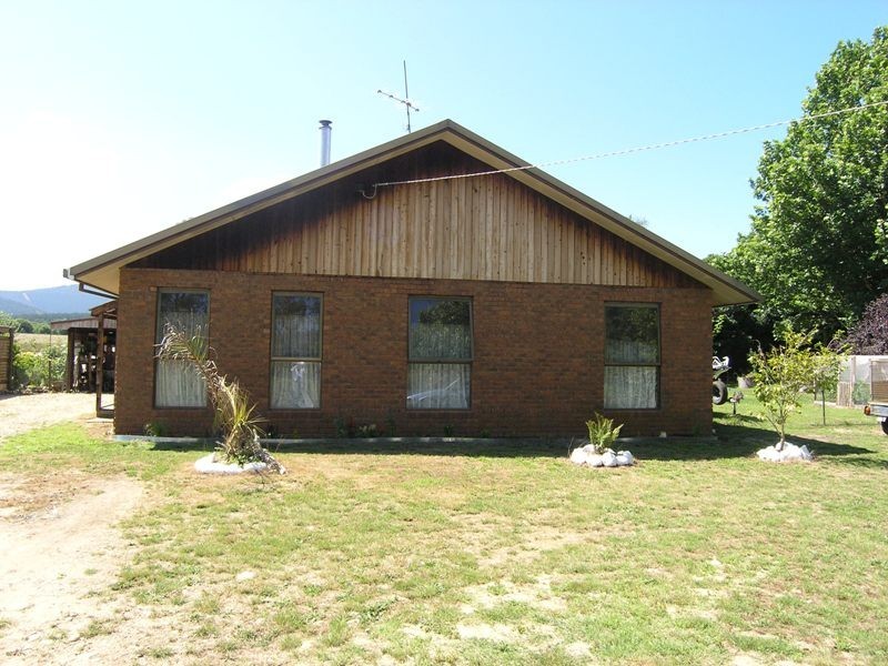 6 & 8 Wallace Drive, Buckland VIC 3740