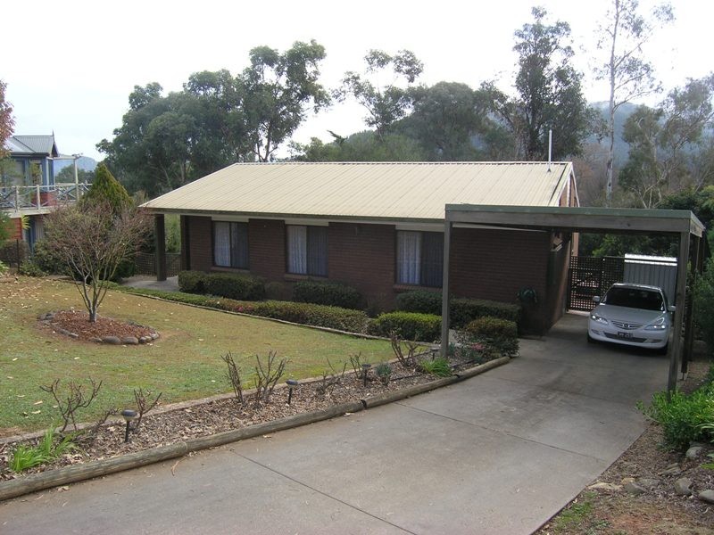 6 Cindy Court, Bright VIC 3741