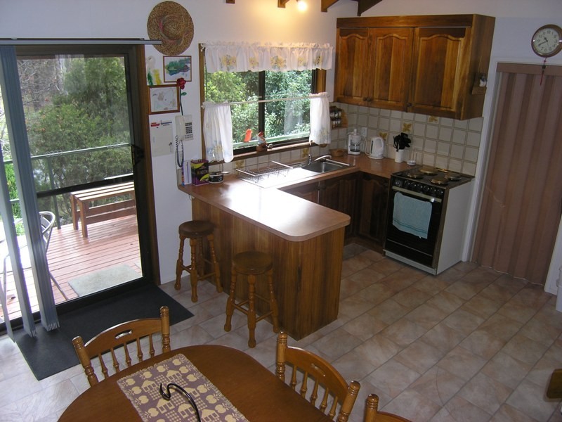 6 Cindy Court, Bright VIC 3741