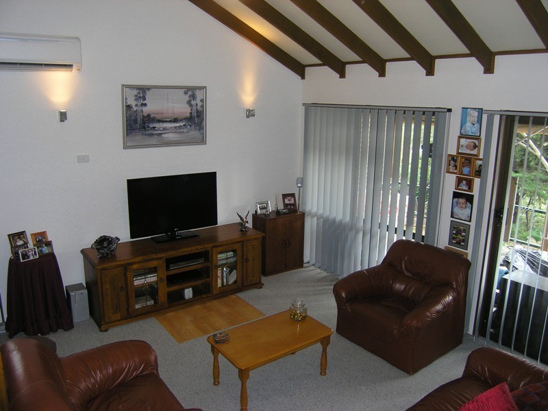 6 Cindy Court, Bright VIC 3741