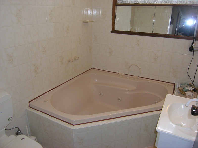 6 Cindy Court, Bright VIC 3741