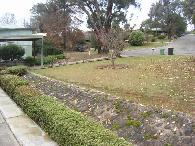 6 Cindy Court, Bright VIC 3741