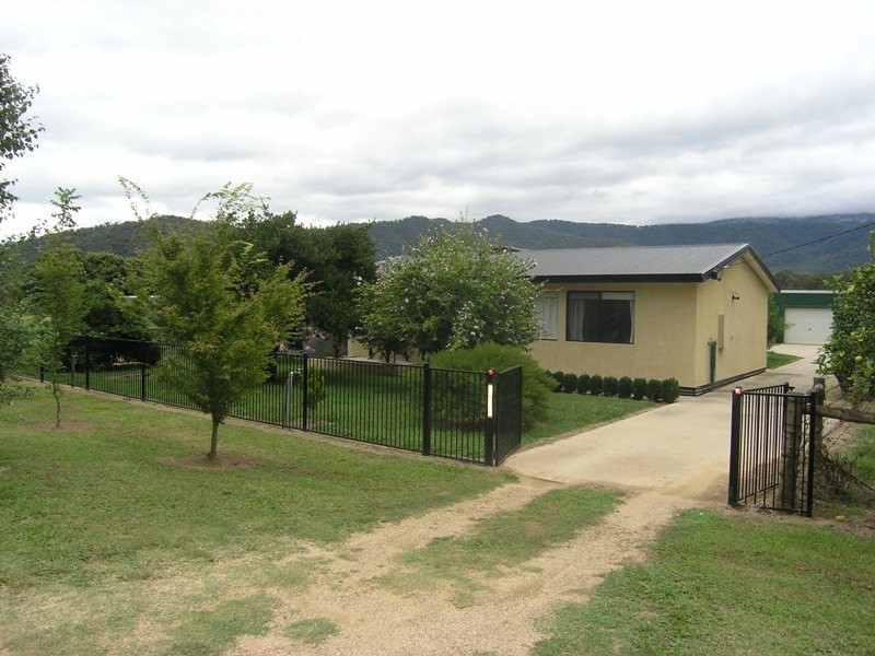 5836 Great Alpine Road, Eurobin VIC 3739