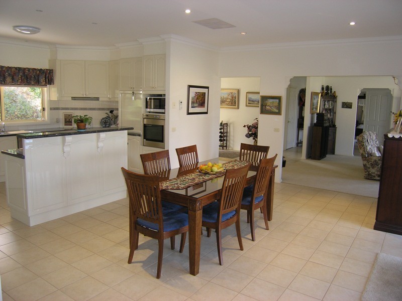 15 Walnut Grove, Bright VIC 3741