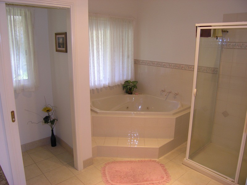 15 Walnut Grove, Bright VIC 3741