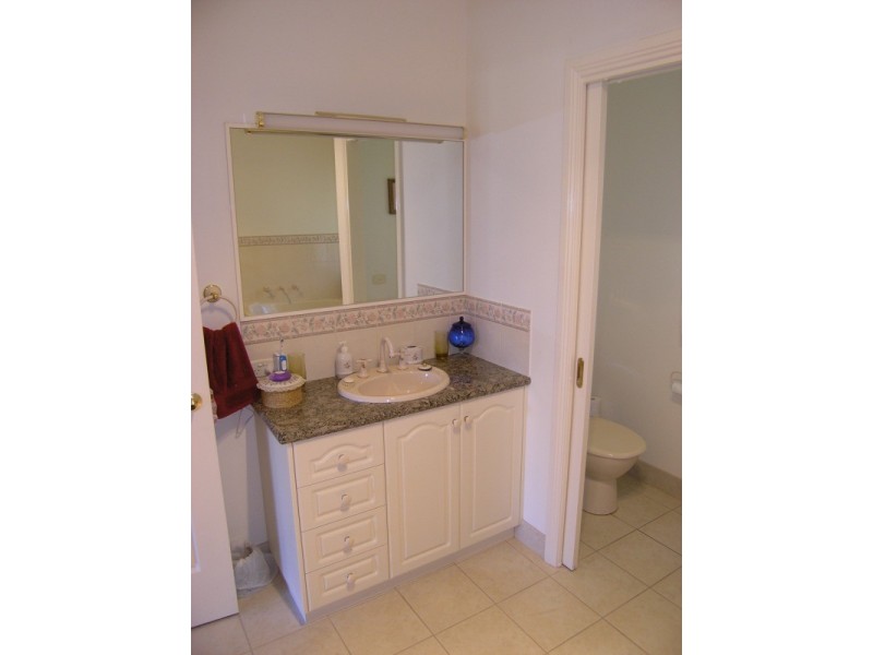 15 Walnut Grove, Bright VIC 3741