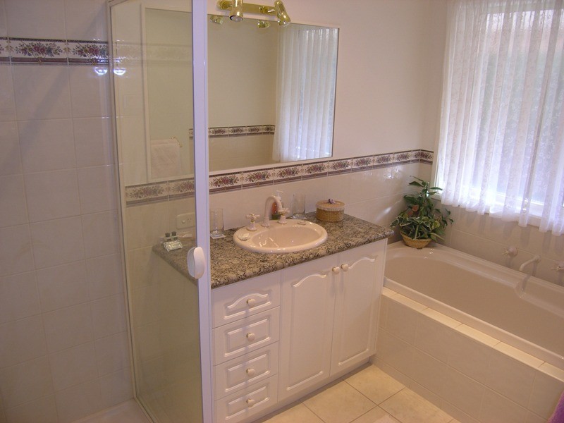 15 Walnut Grove, Bright VIC 3741