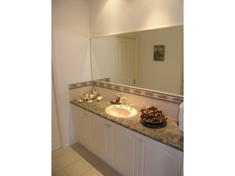 15 Walnut Grove, Bright VIC 3741