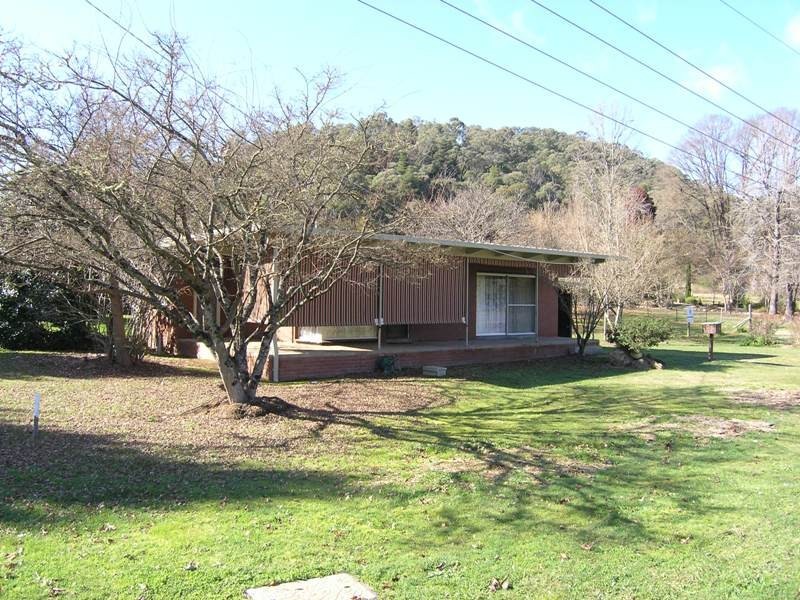 17 Churchill Avenue, Bright VIC 3741