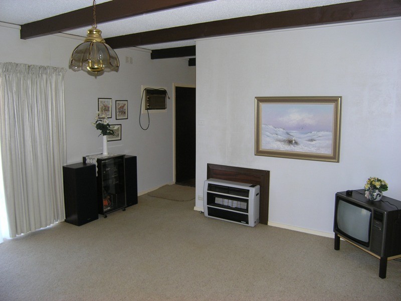 17 Churchill Avenue, Bright VIC 3741