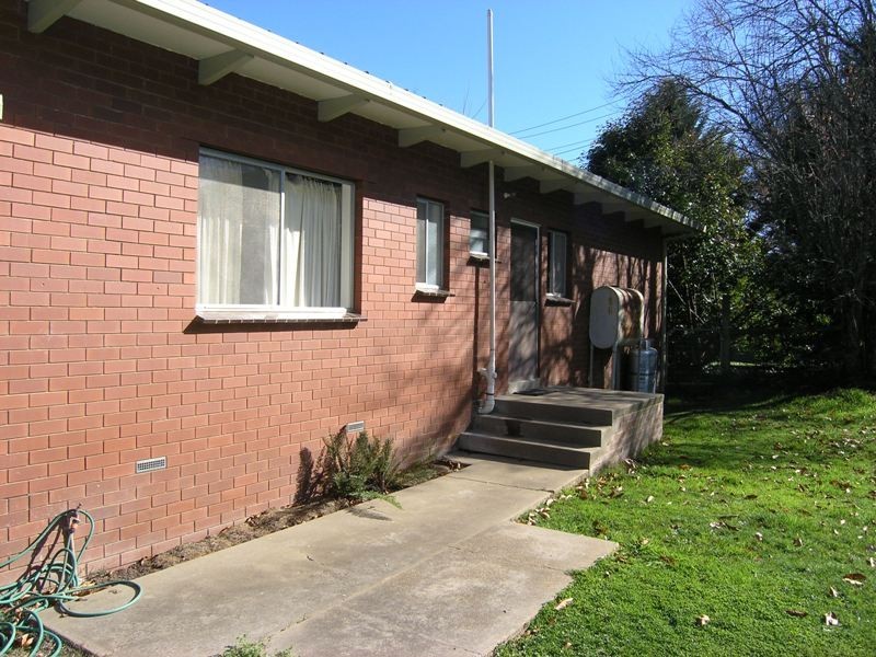 17 Churchill Avenue, Bright VIC 3741