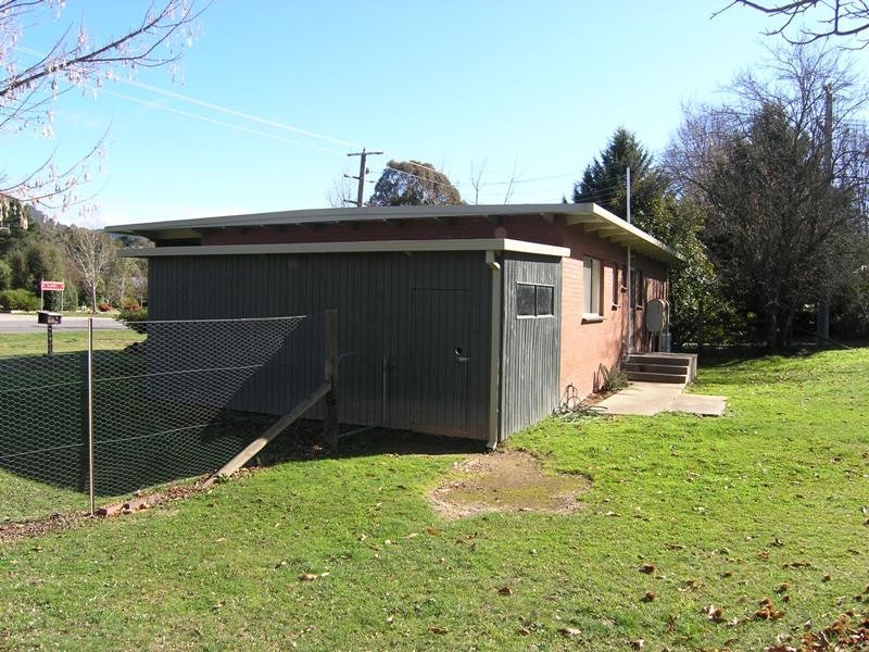 17 Churchill Avenue, Bright VIC 3741