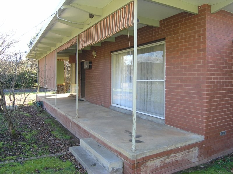 17 Churchill Avenue, Bright VIC 3741