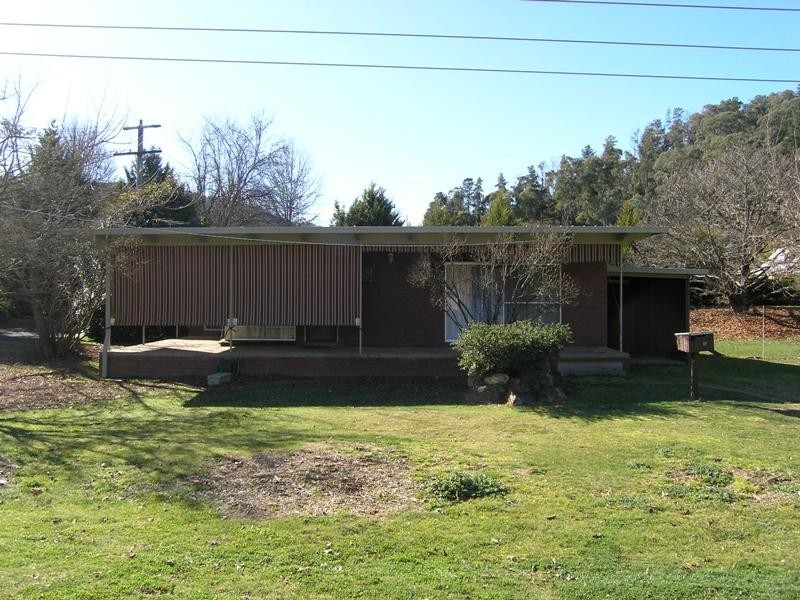 17 Churchill Avenue, Bright VIC 3741