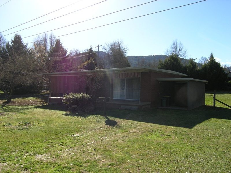 17 Churchill Avenue, Bright VIC 3741