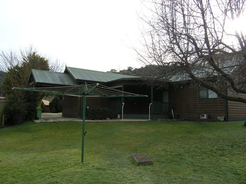 14 Lumley Dve, Bright VIC 3741