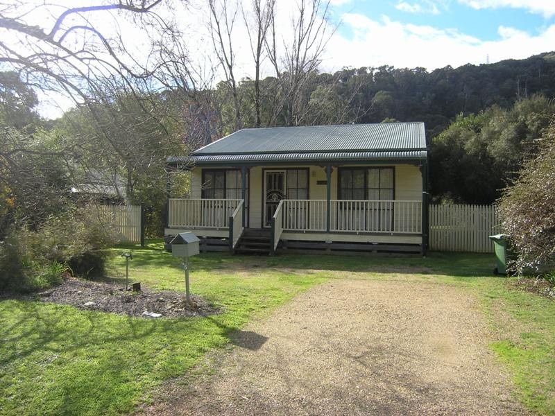 7 Alpine View Avenue, Bright VIC 3741