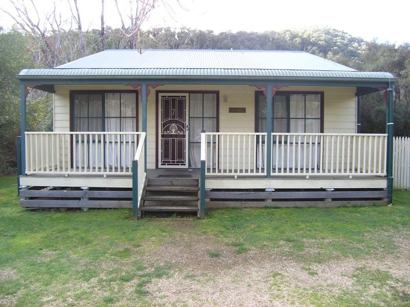 7 Alpine View Avenue, Bright VIC 3741
