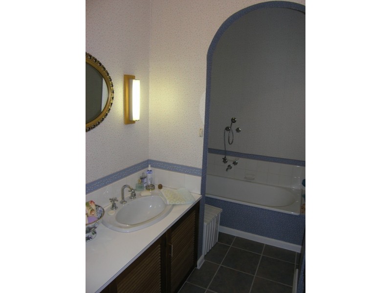 25 Bakers Gully Road, Bright VIC 3741