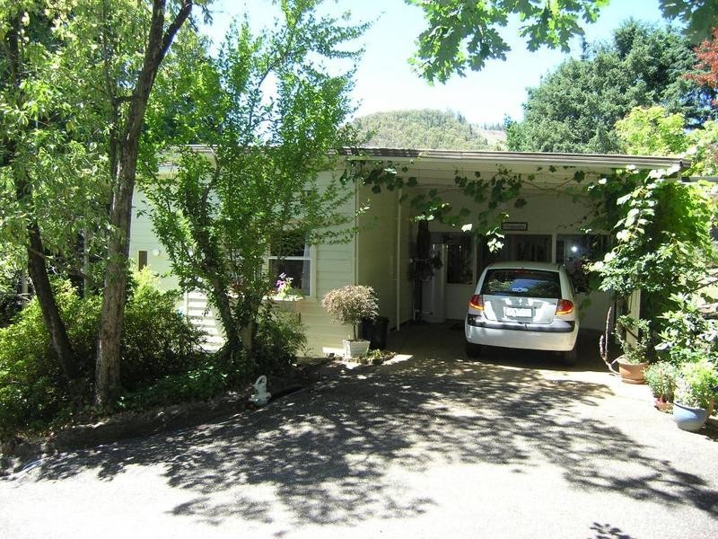 25 Bakers Gully Road, Bright VIC 3741