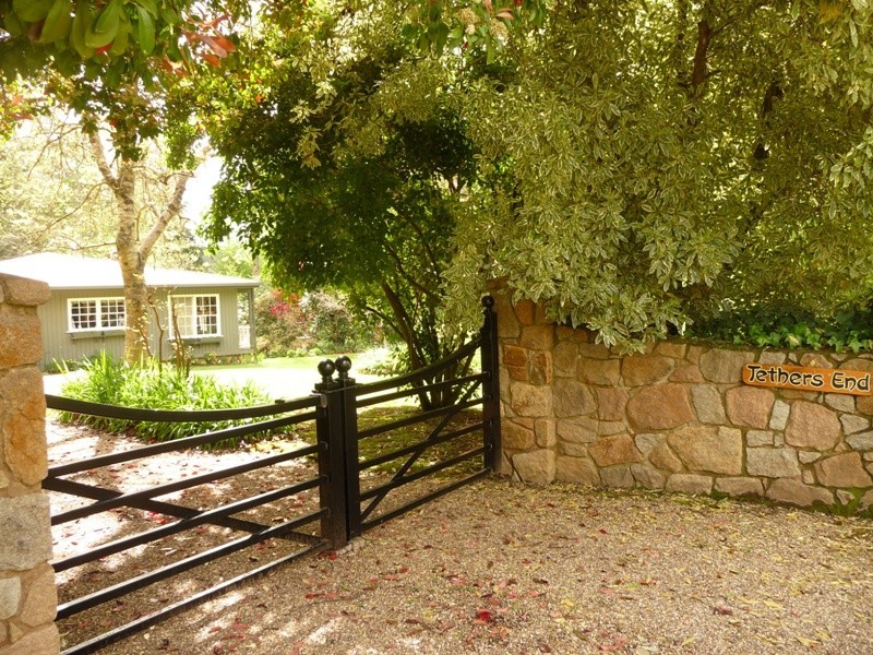 8 Tyntynder Lane, Bright VIC 3741