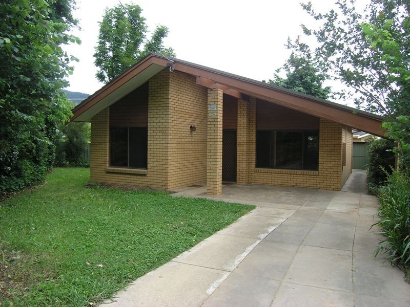 1/1a Wood St, Bright VIC 3741