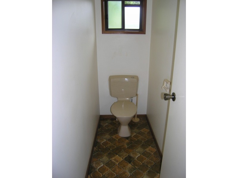 1/1a Wood St, Bright VIC 3741