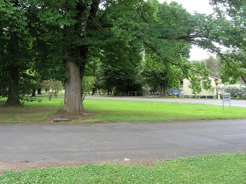 1/1a Wood St, Bright VIC 3741