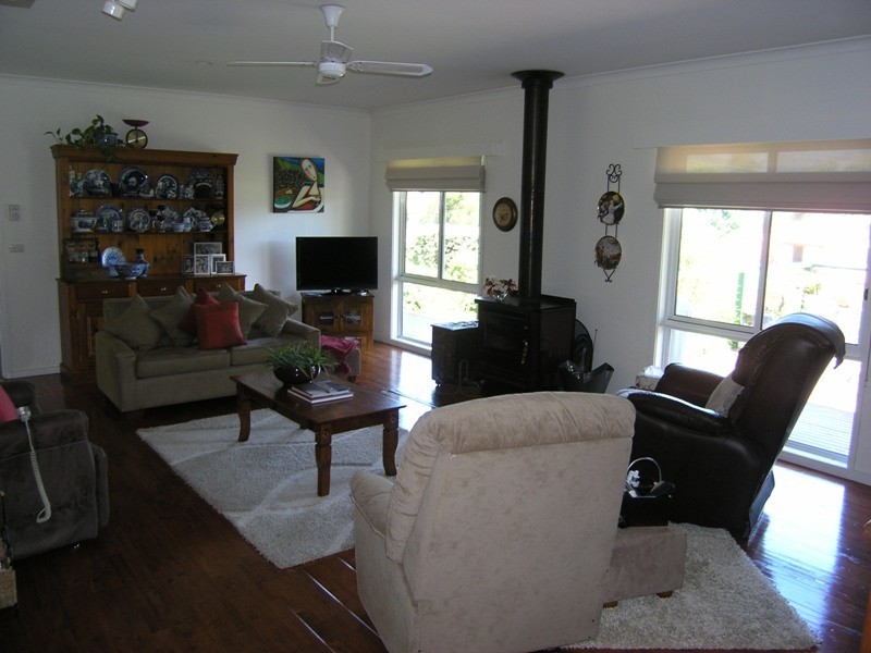 21 Lumley Drive, Bright VIC 3741