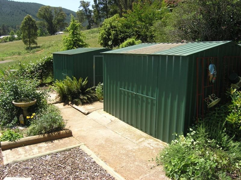 21 Lumley Drive, Bright VIC 3741