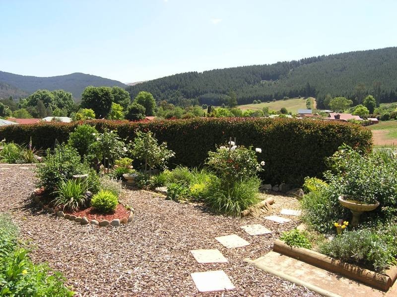 21 Lumley Drive, Bright VIC 3741