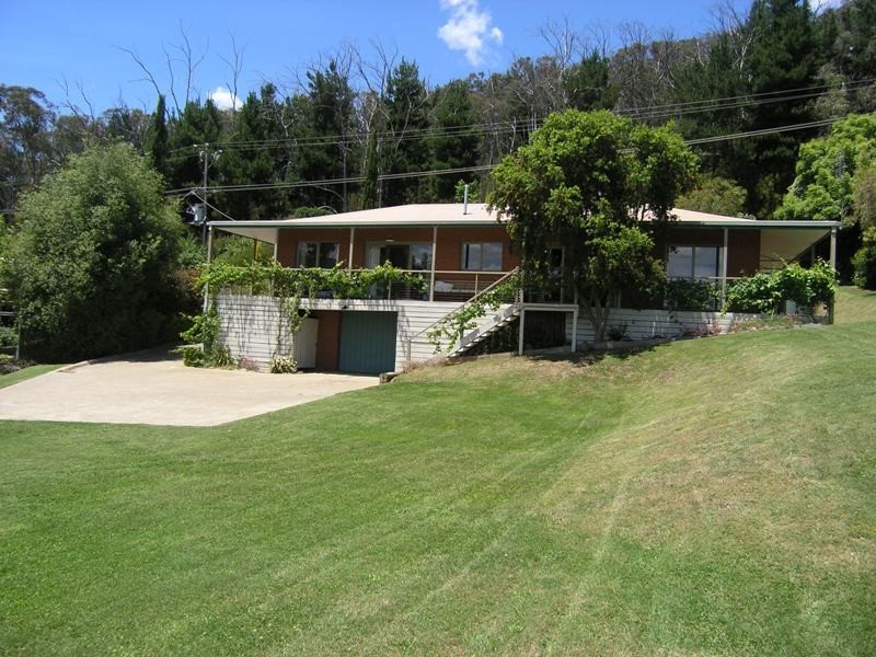 25 Walkers Lane, Bright VIC 3741