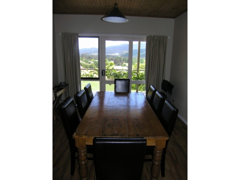 25 Walkers Lane, Bright VIC 3741