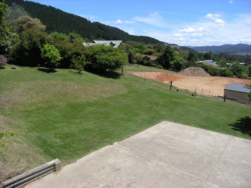 25 Walkers Lane, Bright VIC 3741