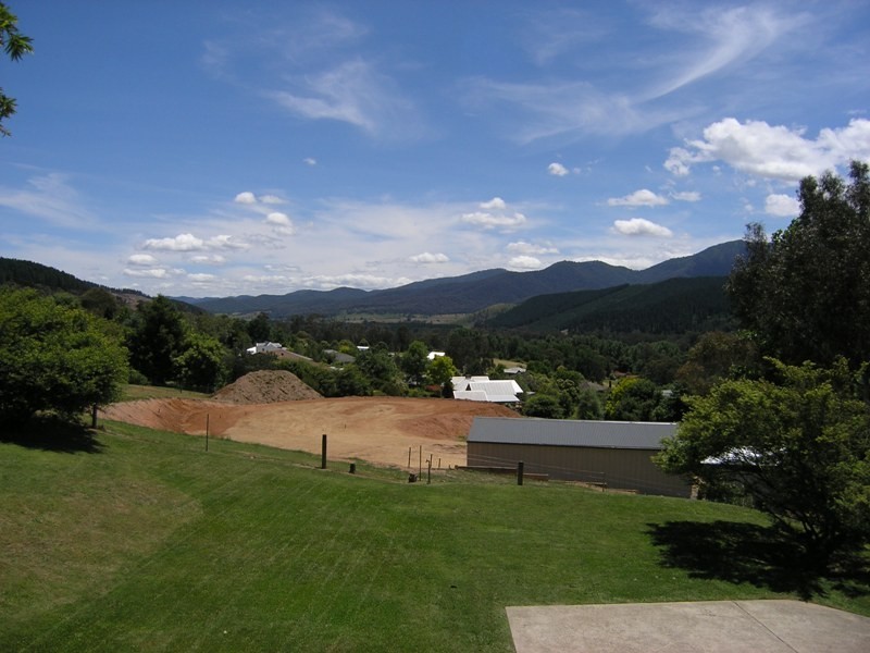 25 Walkers Lane, Bright VIC 3741