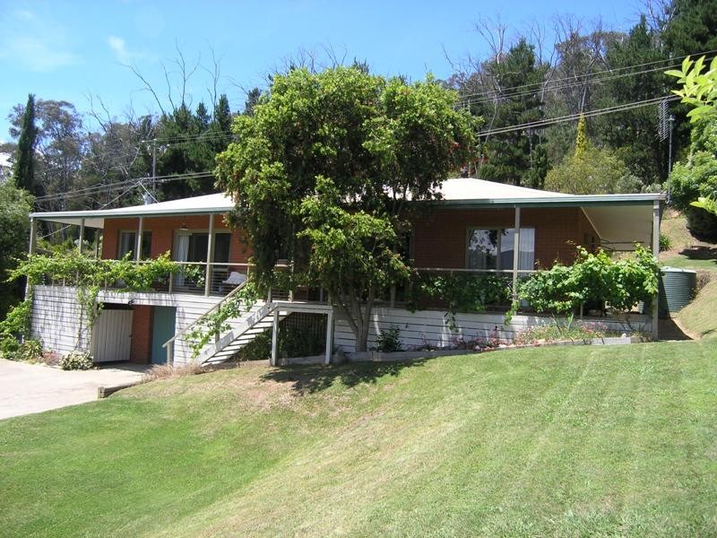 25 Walkers Lane, Bright VIC 3741