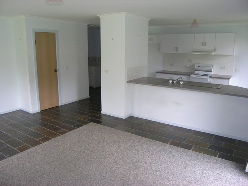 16 Lumley Drive, Bright VIC 3741