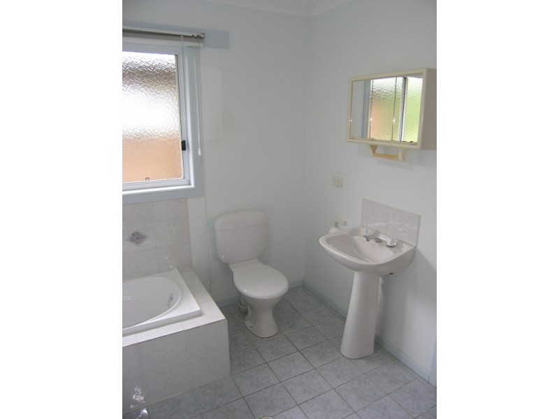 16 Lumley Drive, Bright VIC 3741