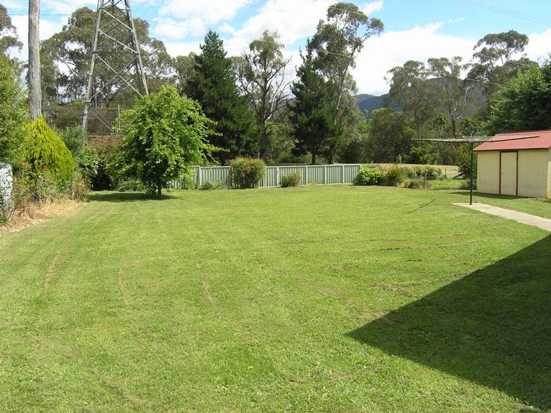 16 Lumley Drive, Bright VIC 3741